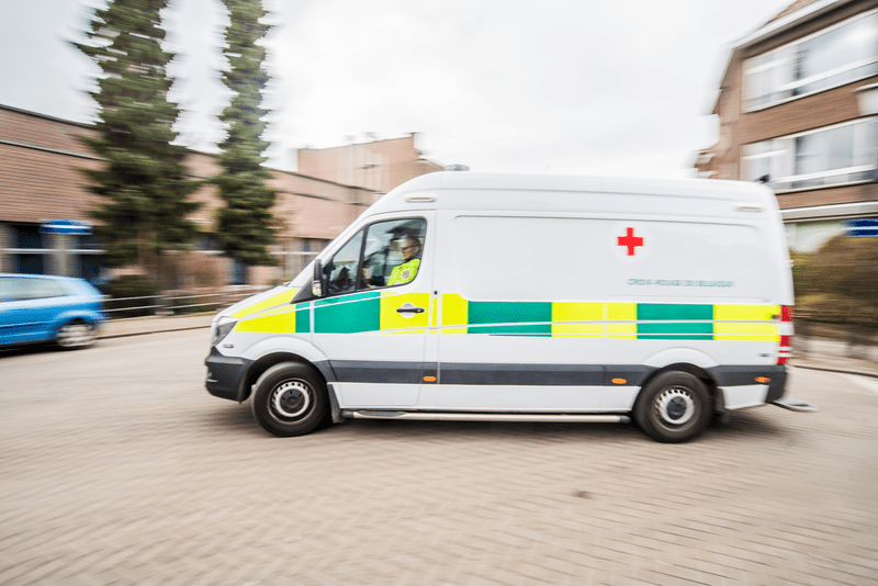 Une ambulance de la Croix-Rouge