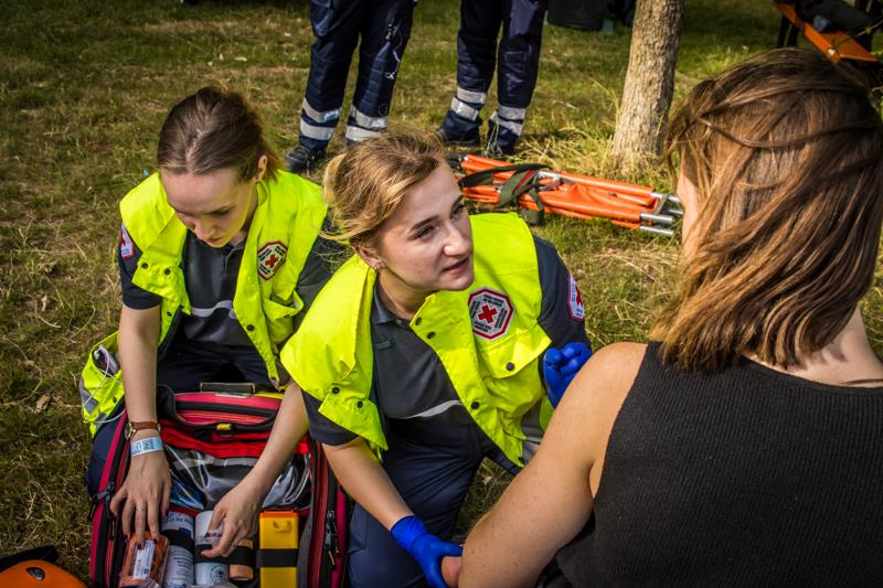 Des secouristes lors d'un festival