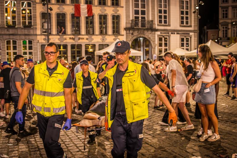 Des secouristes au Doudou de Mons